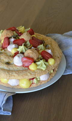 Gâteau style succès fraises, pistaches et citron