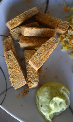 Frite de tofu avec trempette à l'avocat