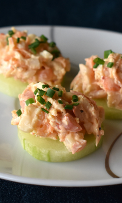 Canapés de crevettes sur concombre