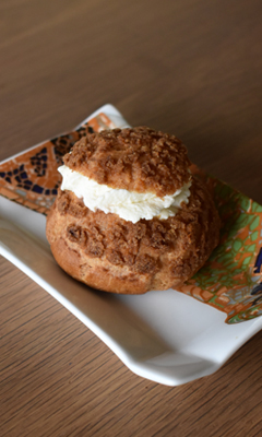 Choux à la vanille et à la rhubarbe