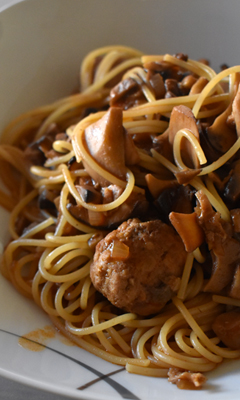 Spaghetti aux boulettes de porc et aux champignons