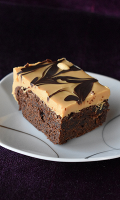 Brownie avec un glaçage au beurre d'arachide