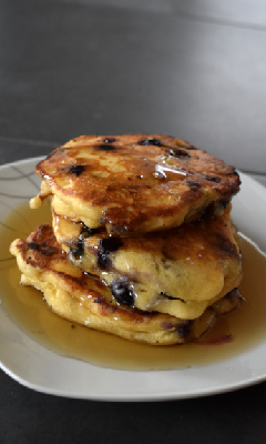 Pancake au fromage cottage et aux bleuets
